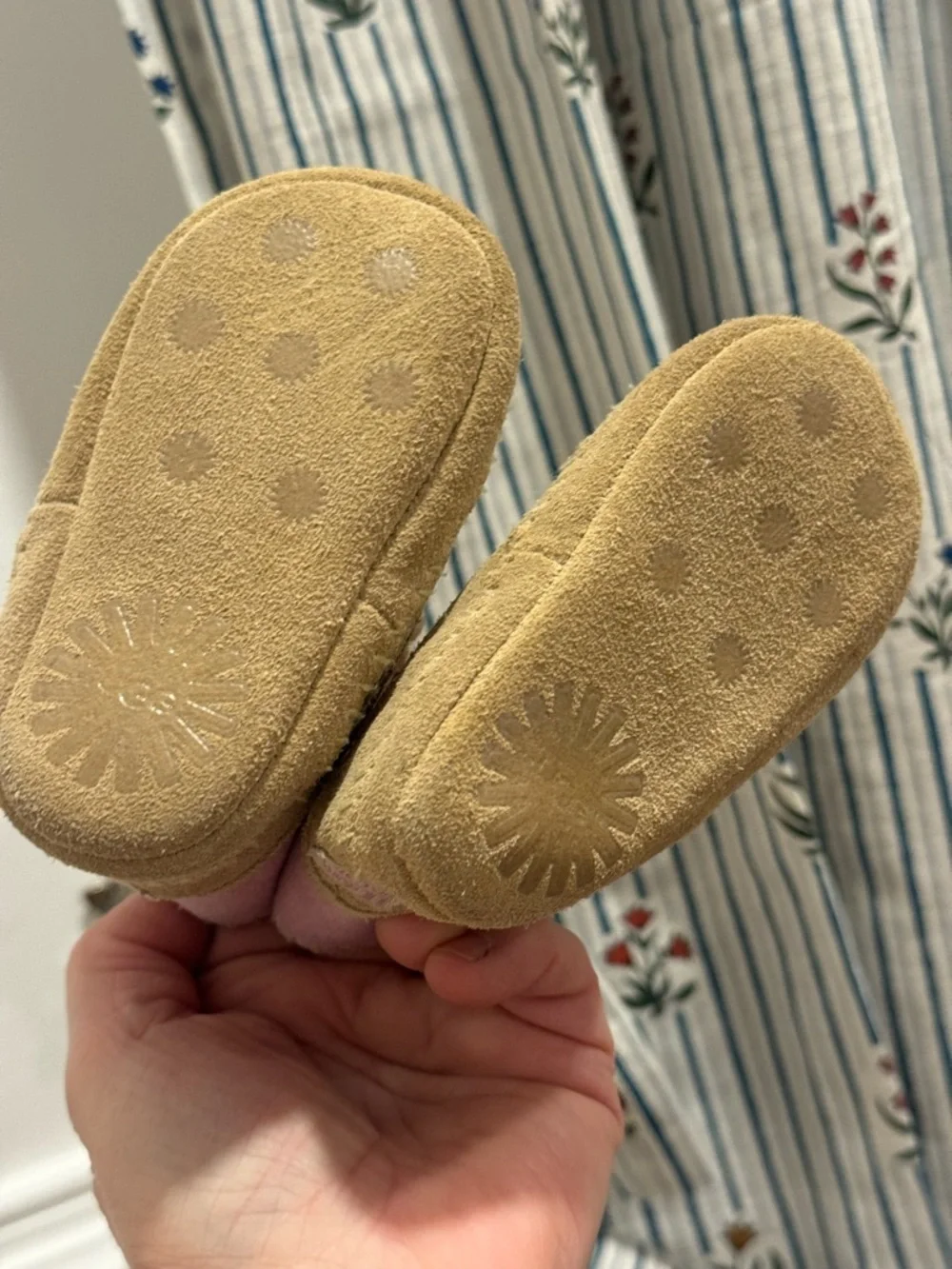 UGG Australia 3277 baby boots infant leather sheepskin booties  Sz 2/3